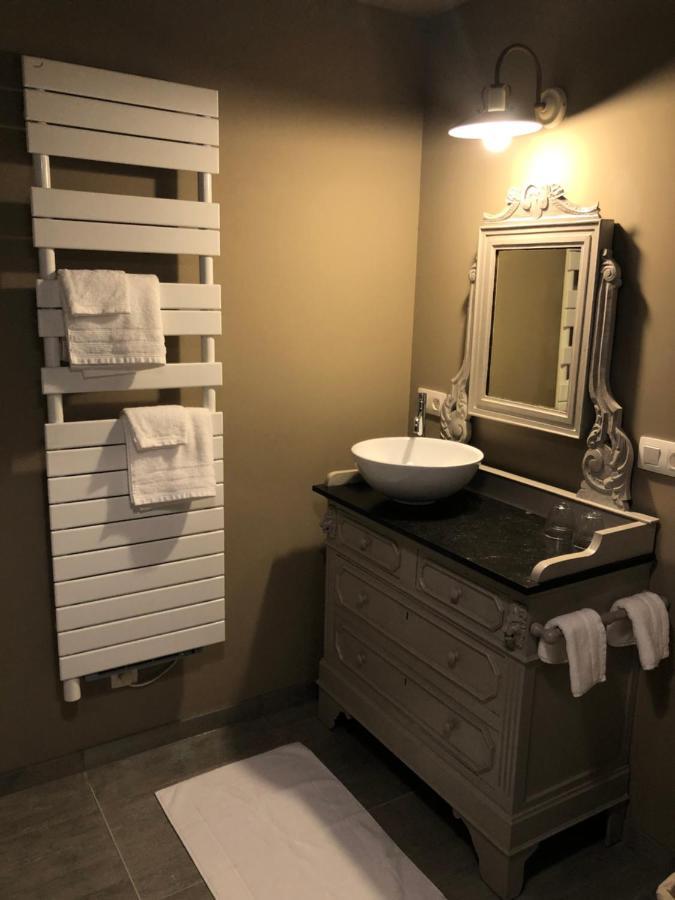 Au Refuge Du Speleo Bed & Breakfast Hotton Bagian luar foto
