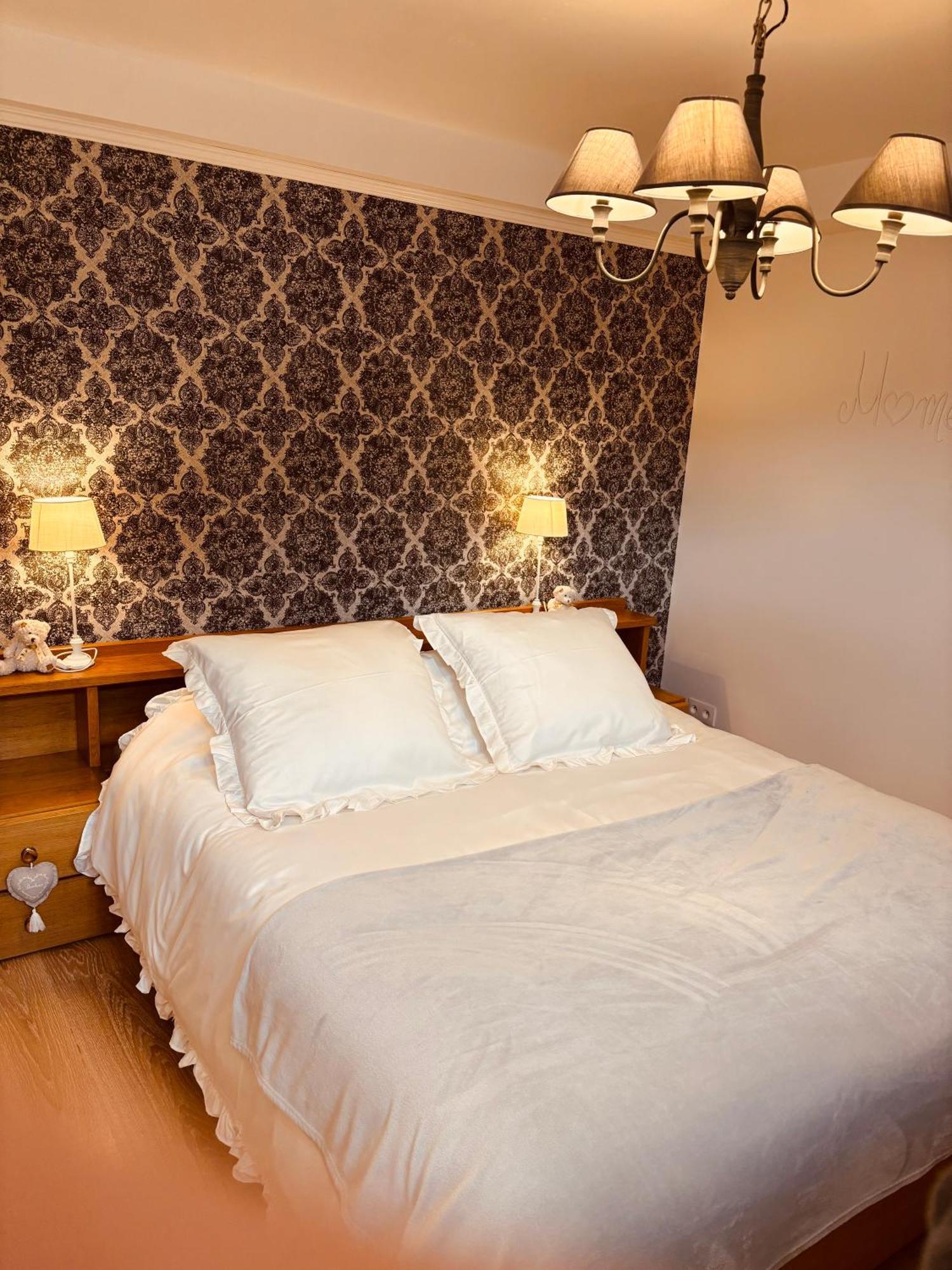 Au Refuge Du Speleo Bed & Breakfast Hotton Bagian luar foto